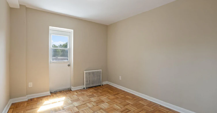 2890 St Clair Avenue East, Toronto, ON, M4B 1N6 - 17