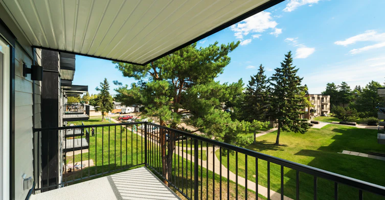 7010 149 Avenue NW, Edmonton, AB, T5C 2V3 - 10