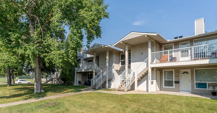92 Avenue NW, Edmonton, AB, T5T 3C9 - 9