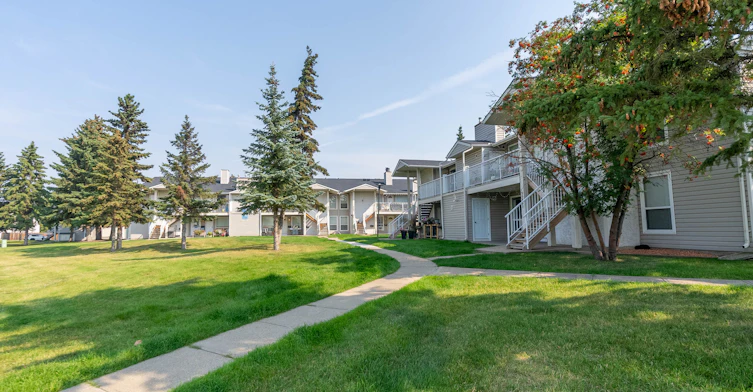92 Avenue NW, Edmonton, AB, T5T 3C9 - 8