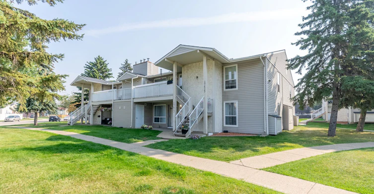 92 Avenue NW, Edmonton, AB, T5T 3C9 - 11