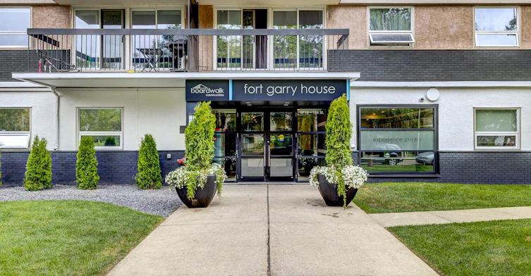 8715 104 Street NW, Edmonton, AB, T6E 4G7 - 9