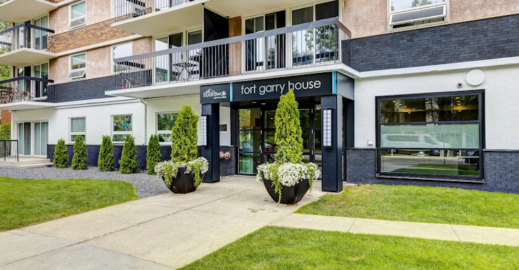 8715 104 Street NW, Edmonton, AB, T6E 4G7 - 8