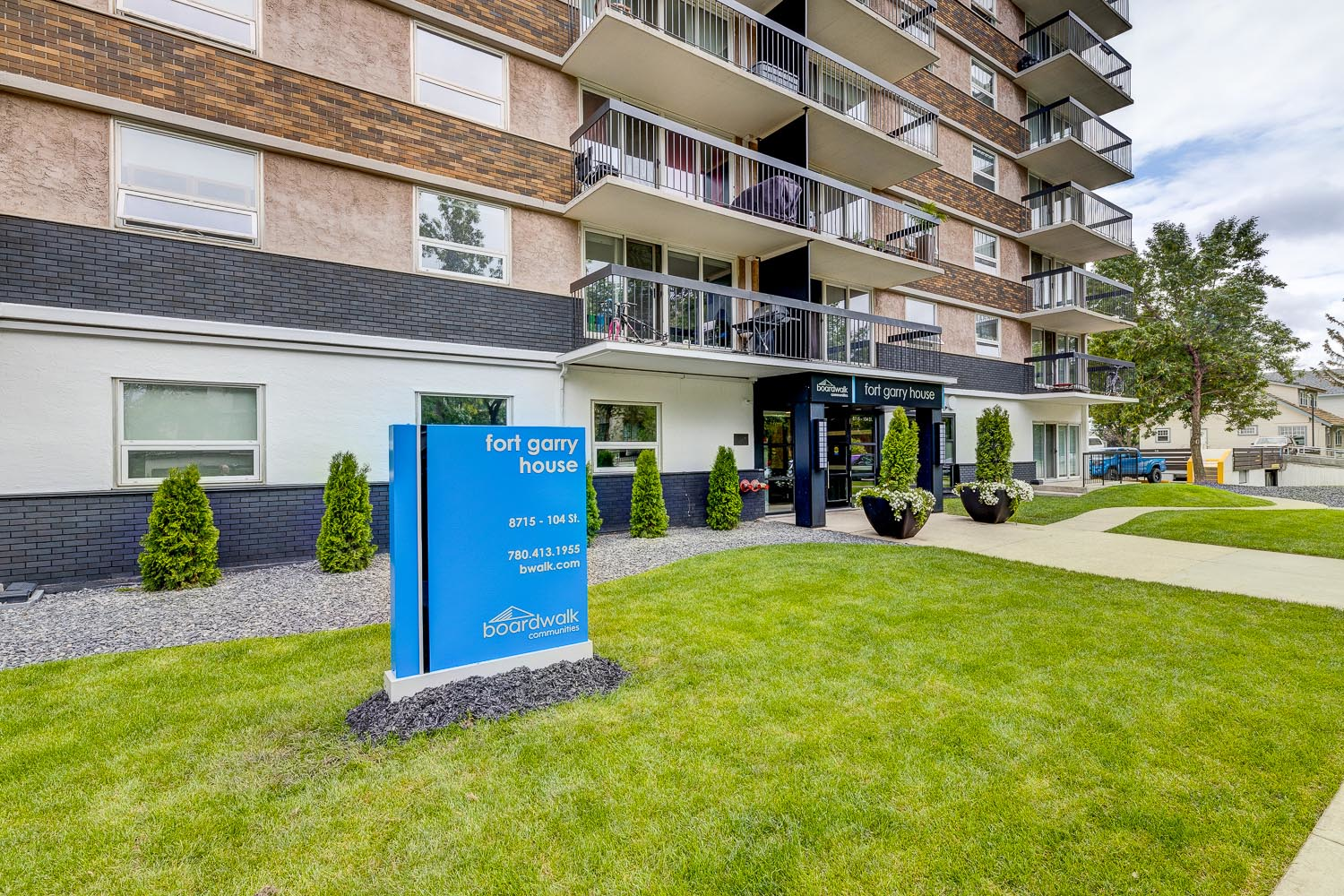 8715 104 Street NW, Edmonton, AB, T6E 4G7 - 7