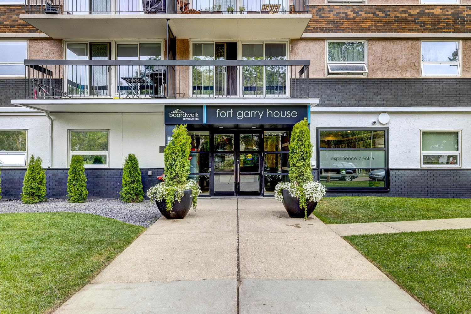 8715 104 Street NW, Edmonton, AB, T6E 4G7 - 9
