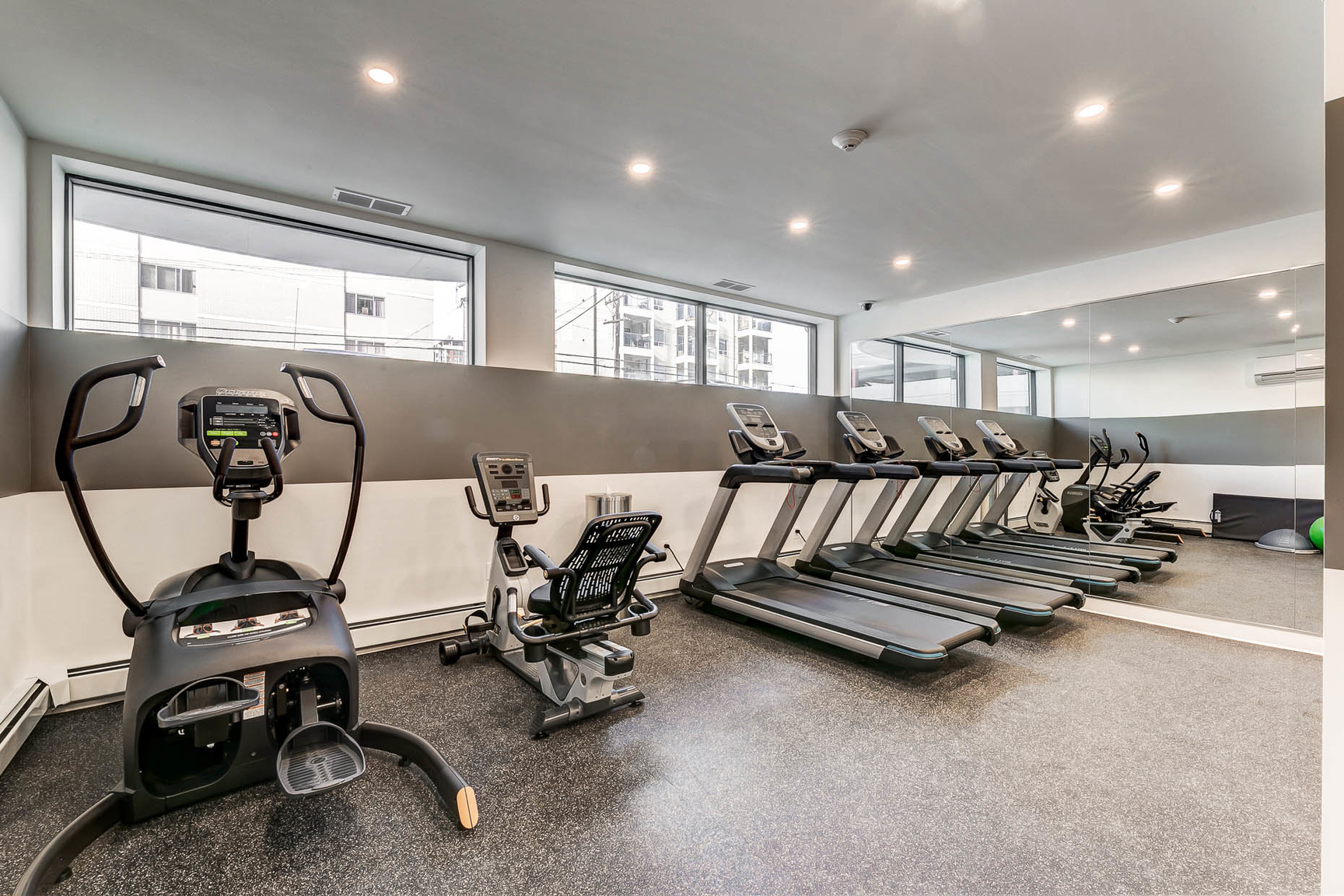 10020 115 Street NW, Edmonton, AB, T5K 1T2 - 8