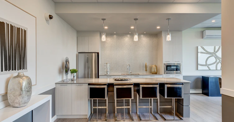 8708 106 Street NW, Edmonton, AB, T6E 4J5 - 10