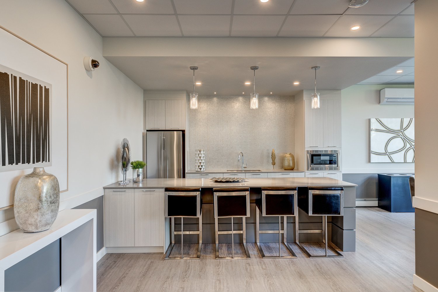 8708 106 Street NW, Edmonton, AB, T6E 4J5 - 10