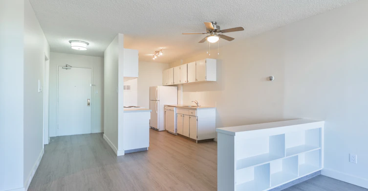 8708 106 Street NW, Edmonton, AB, T6E 4J5 - 18