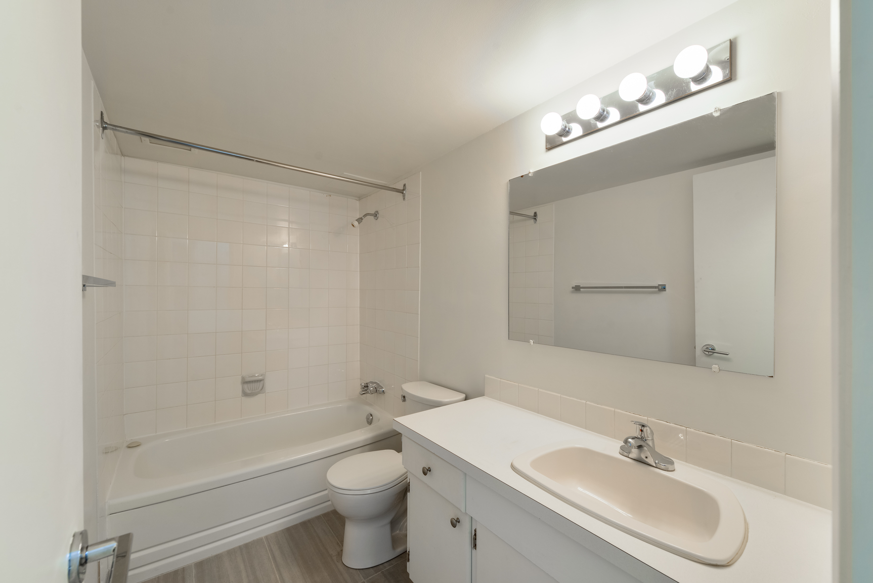 8708 106 Street NW, Edmonton, AB, T6E 4J5 - 20
