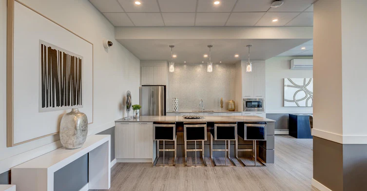 8708 106 Street NW, Edmonton, AB, T6E 4J5 - 33