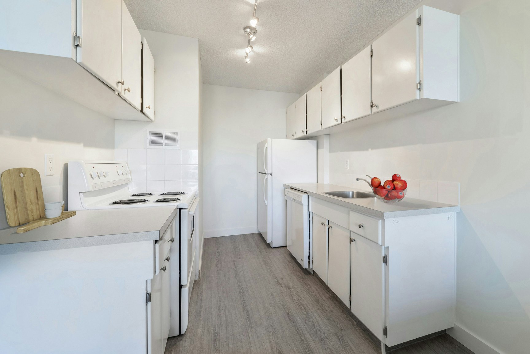 8708 106 Street NW, Edmonton, AB, T6E 4J5 - 39