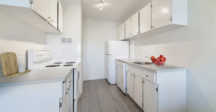 8708 106 Street NW, Edmonton, AB, T6E 4J5 - 39
