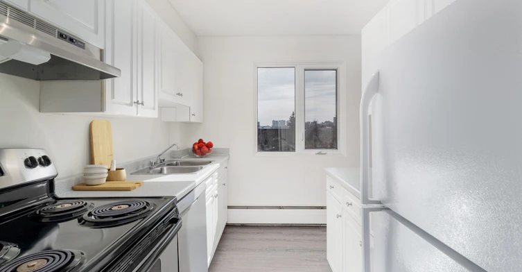 9927 114 Street NW, Edmonton, AB, T5K 1P8 - 9