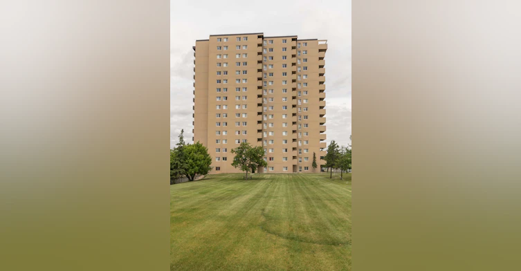 10615 47 Avenue NW, Edmonton, AB, T6H 0B2 - 16