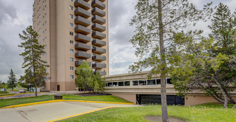 10615 47 Avenue NW, Edmonton, AB, T6H 0B2 - 30