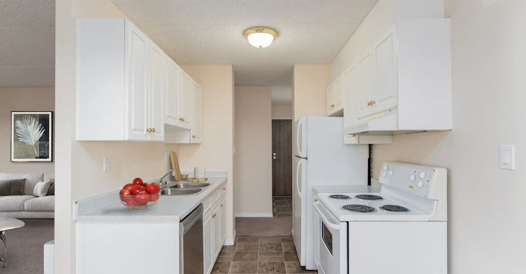 10615 47 Avenue NW, Edmonton, AB, T6H 0B2 - 26