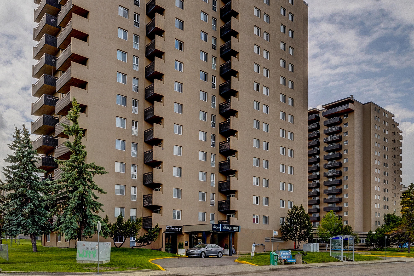 10615 47 Avenue NW, Edmonton, AB, T6H 0B2 - 31