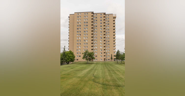 10615 47 Avenue NW, Edmonton, AB, T6H 0B2 - 16