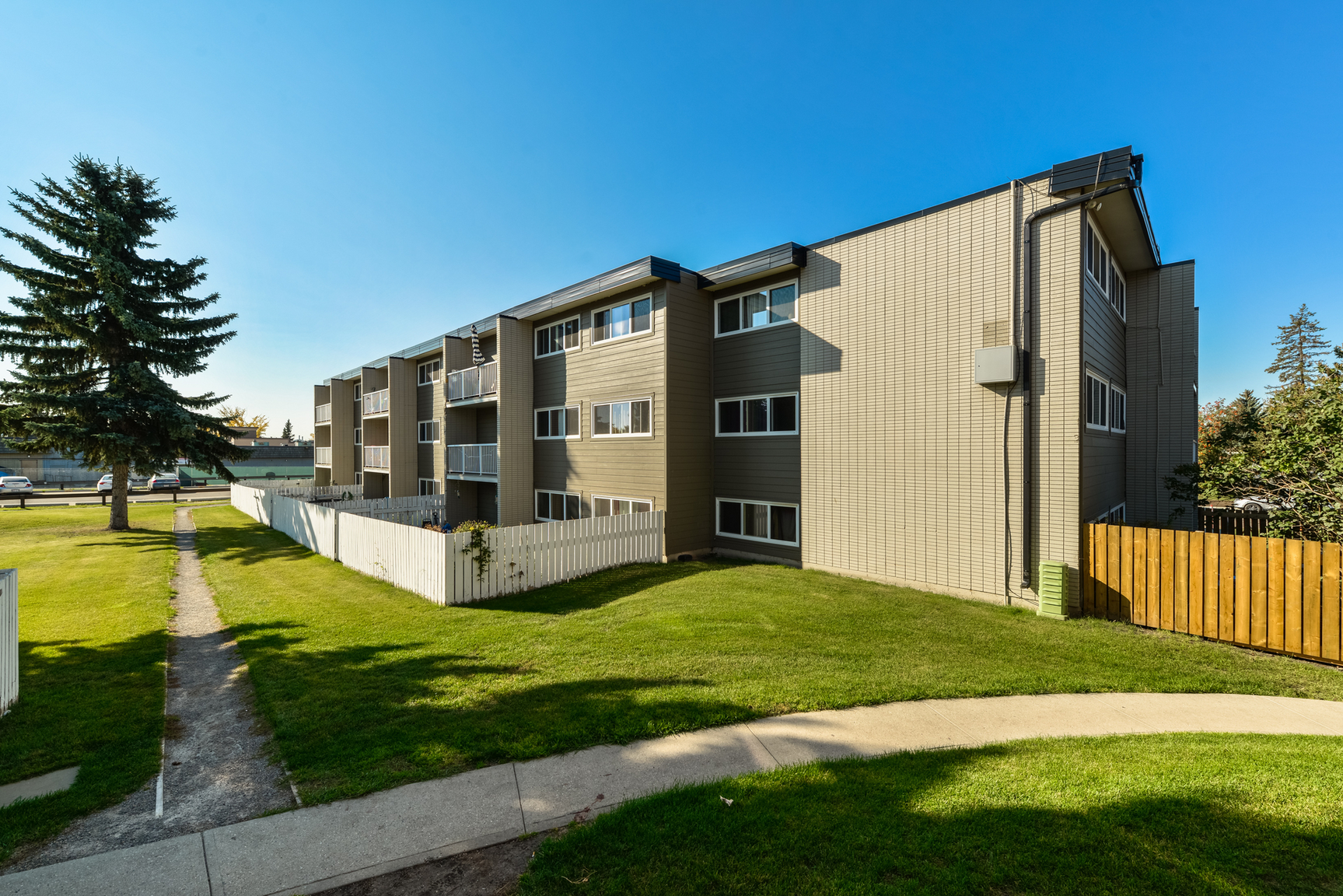 14503 77 Street NW, Edmonton, AB, T5C 1E7 - 14