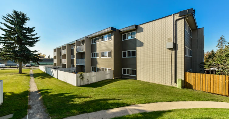 14503 77 Street NW, Edmonton, AB, T5C 1E7 - 14