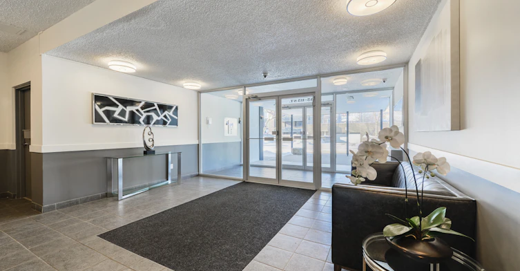 10185 115 Street NW, Edmonton, AB, T5K 1T4 - 22