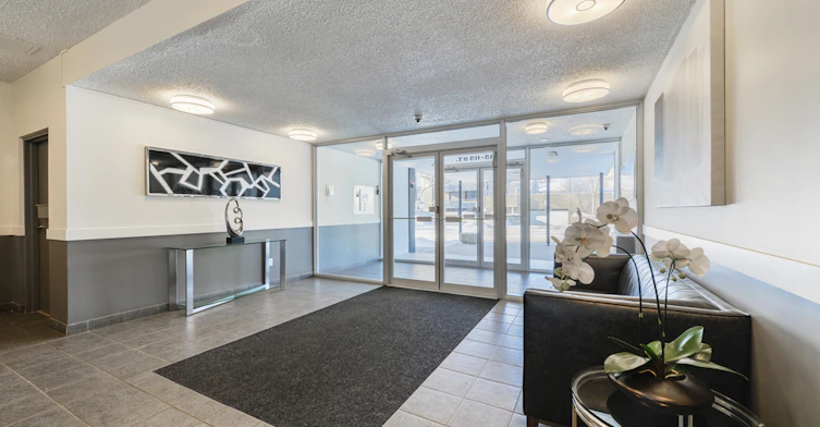 10185 115 Street NW, Edmonton, AB, T5K 1T4 - 14
