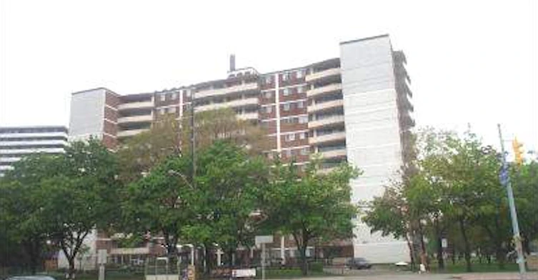 5950 Bathurst Street, Toronto, ON, M2R 1Y9 - 3