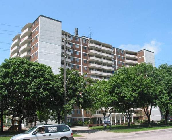 5950 Bathurst Street, Toronto, ON, M2R 1Y9 - 6