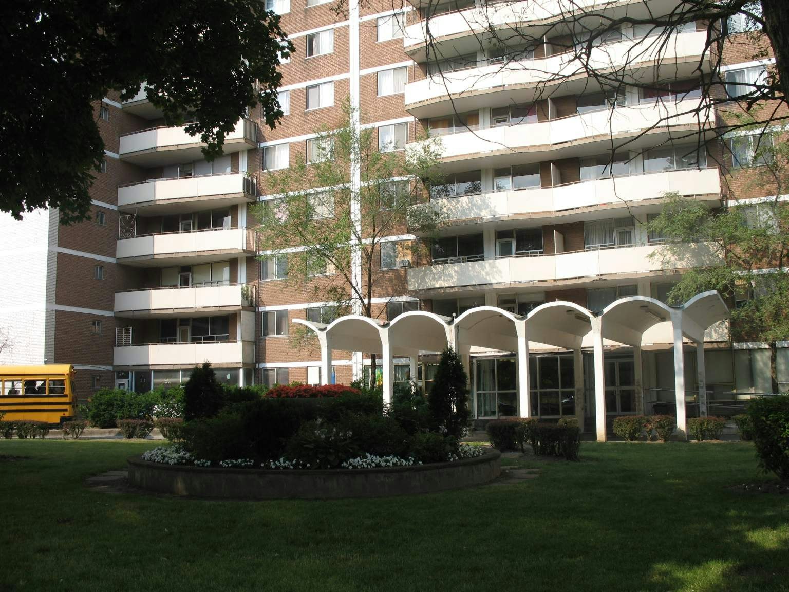 5950 Bathurst Street, Toronto, ON, M2R 1Y9 - 9