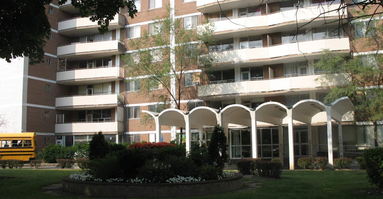 5950 Bathurst Street, Toronto, ON, M2R 1Y9 - 9