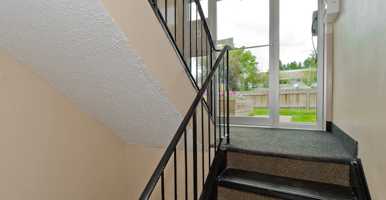 364 99 Avenue SE, Calgary, AB, T2J 0J7 - 17
