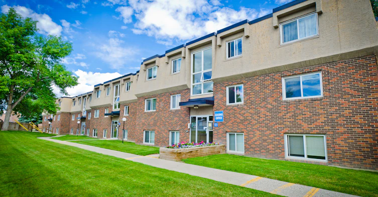 364 99 Avenue SE, Calgary, AB, T2J 0J7