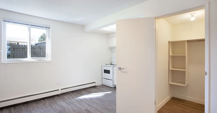364 99 Avenue SE, Calgary, AB, T2J 0J7 - 12