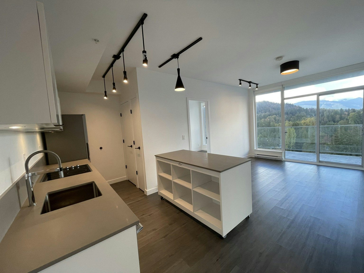 201-581 Clarke, Coquitlam, BC, V3J 0K9 - 2