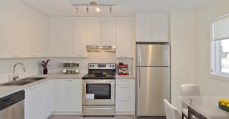 65 Lynnridge Villas SE, Calgary, AB, T2C 2M8 - 3