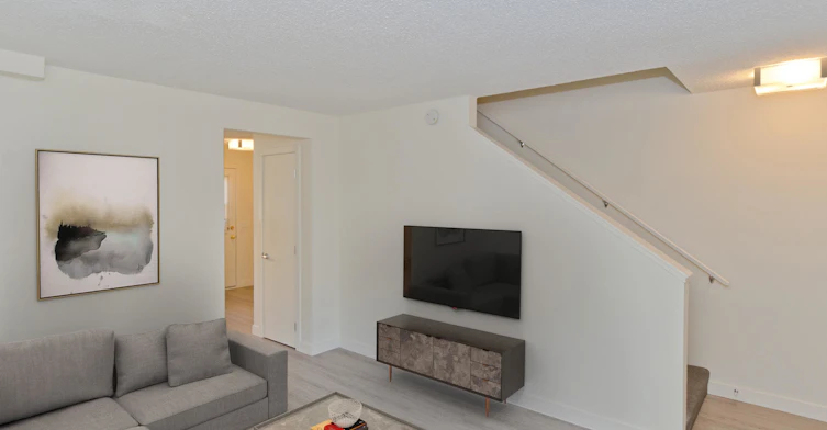 65 Lynnridge Villas SE, Calgary, AB, T2C 2M8 - 5