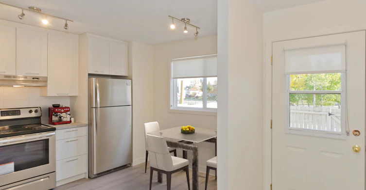 65 Lynnridge Villas SE, Calgary, AB, T2C 2M8 - 4