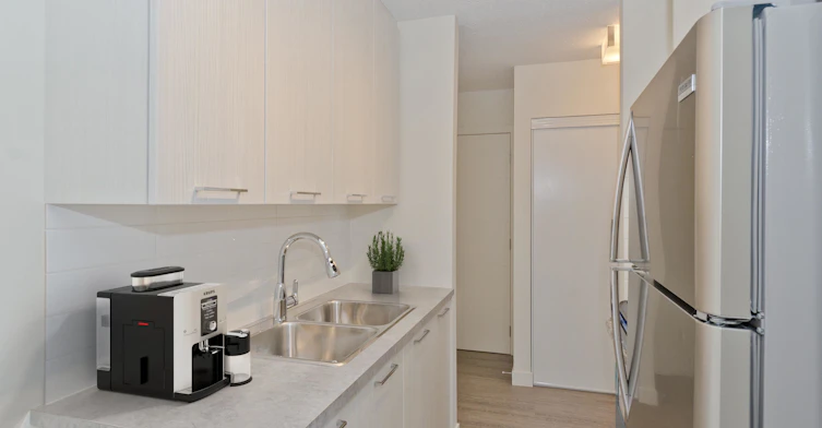 10 Glenway Place SW, Calgary, AB, T3E 4T6 - 5