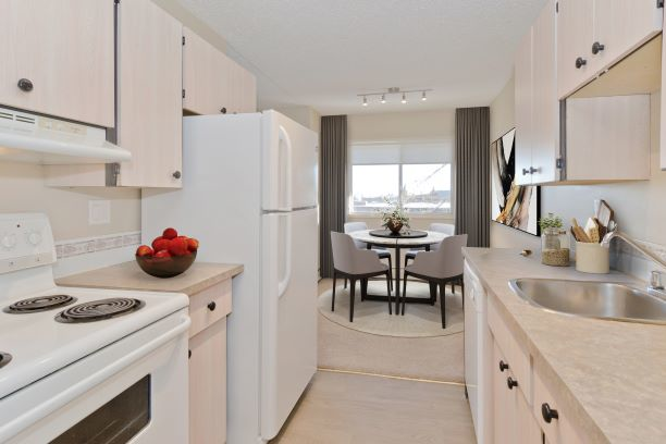 5334 Lakeview Drive SW, Calgary, AB, T3E 5R9 - 6