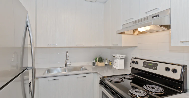 320 Grier Avenue NE, Calgary, AB, T2K 5X5 - 4