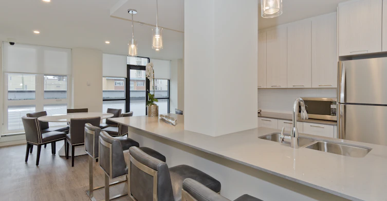 1312 12 Avenue SW, Calgary, AB, T3C 3P8 - 12