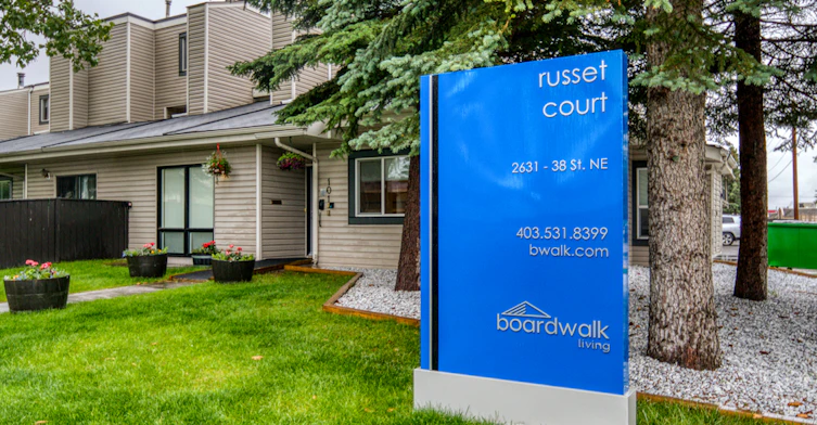 2631 38 Street NE, Calgary, AB, T1Y 3Z8 - 2