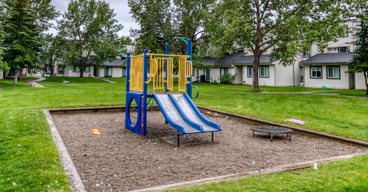 2631 38 Street NE, Calgary, AB, T1Y 3Z8 - 3
