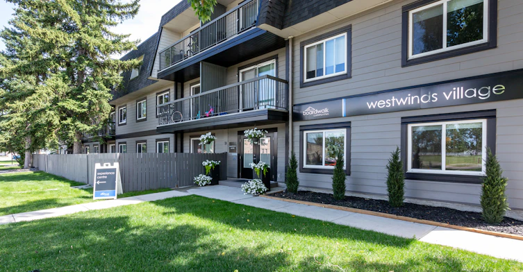 5325 26 Avenue SW, Calgary, AB, T3E 6N3 - 3