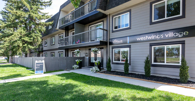 5325 26 Avenue SW, Calgary, AB, T3E 6N3 - 3