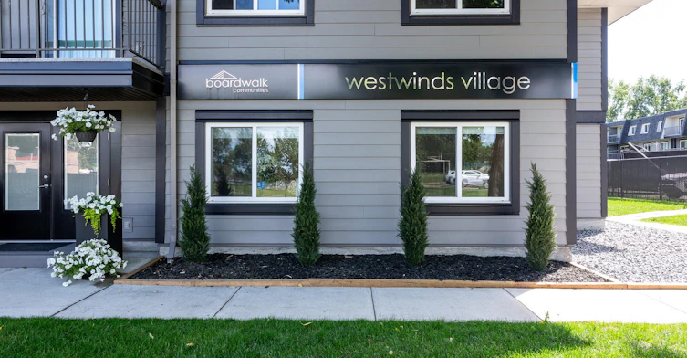 5325 26 Avenue SW, Calgary, AB, T3E 6N3 - 5