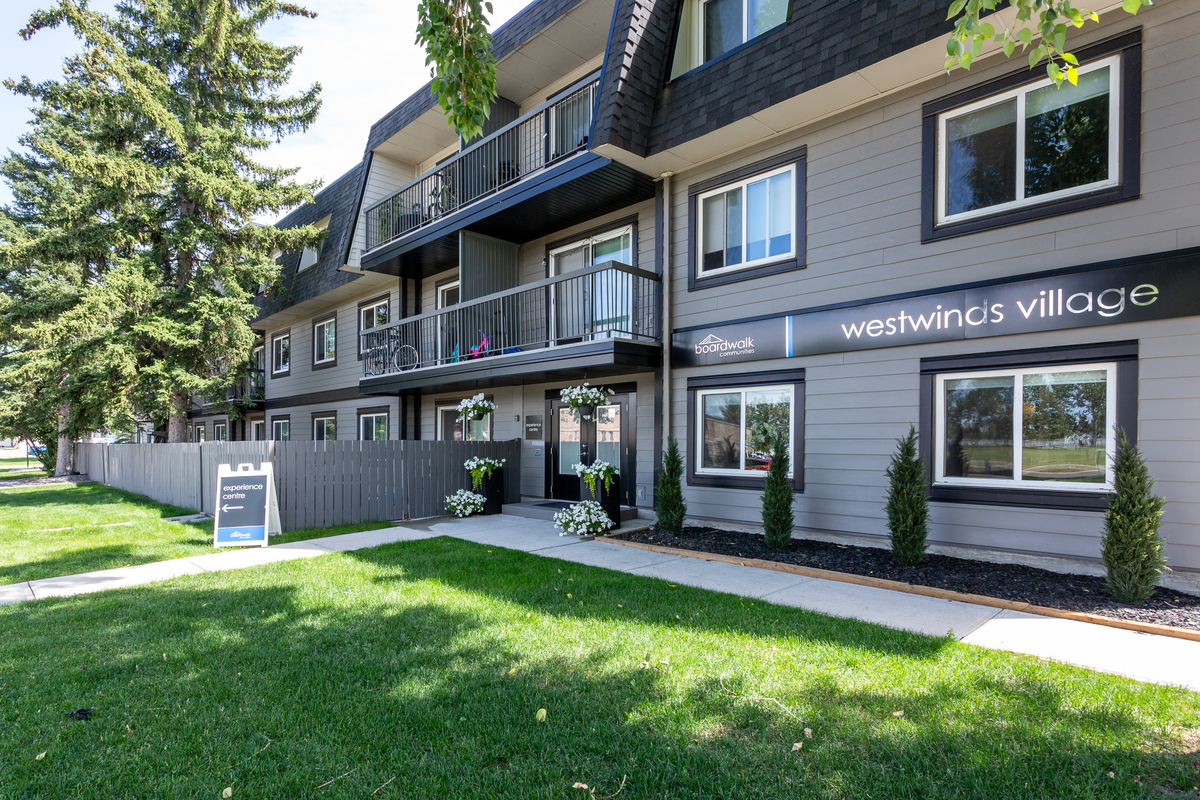 5325 26 Avenue SW, Calgary, AB, T3E 6N3 - 2