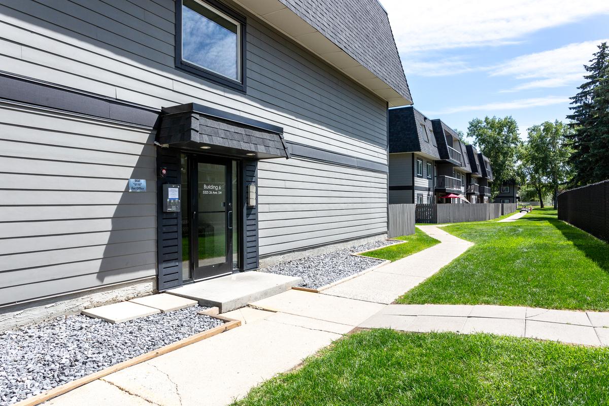 5325 26 Avenue SW, Calgary, AB, T3E 6N3 - 3