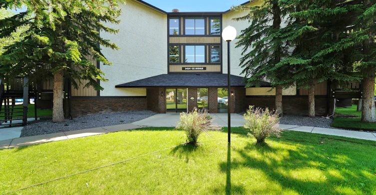 3424 52 Avenue, Red Deer, AB, T4N 6N2 - 9